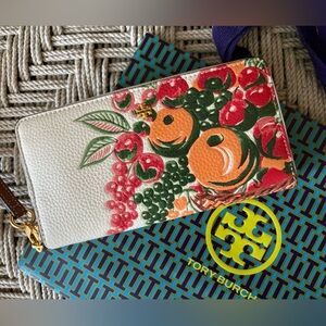 NWT Tory Burch | Emerson Printed Fruit Basket Leather Wristlet Wallet